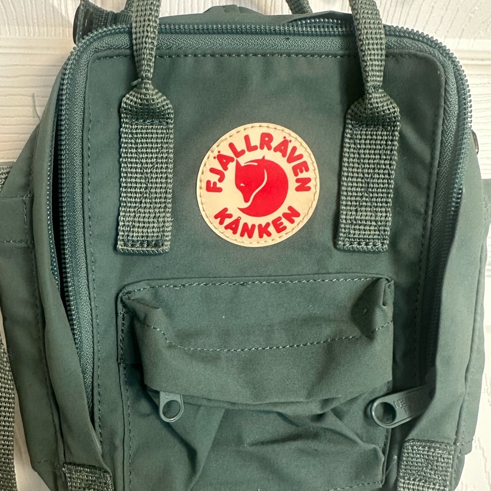 Fjallraven Kånken Crossbody Bag in Forest Green